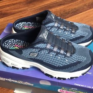 Skechers size 6.5 memory foam like new